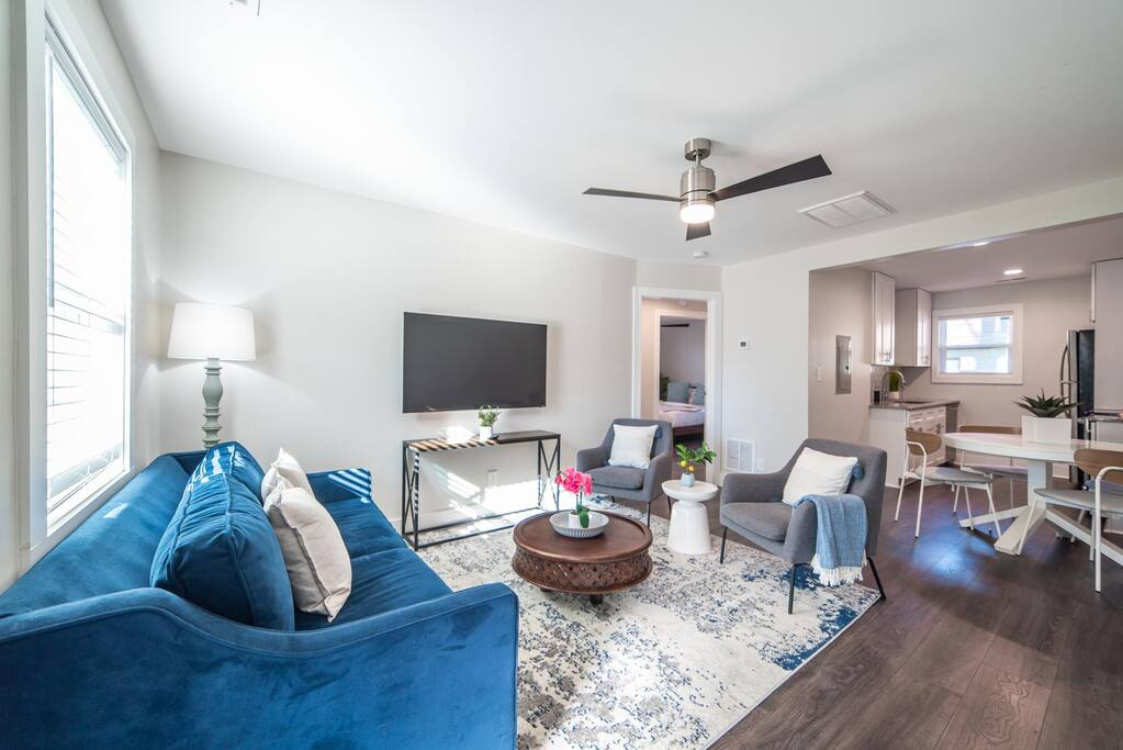 Clean & Classy 2-BR Haven Near Uptown, Charlotte